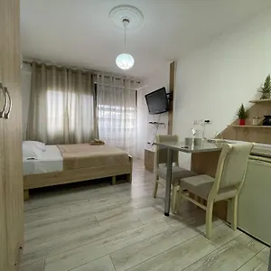 Appartamento Piazza Downtown Cozy Tirana